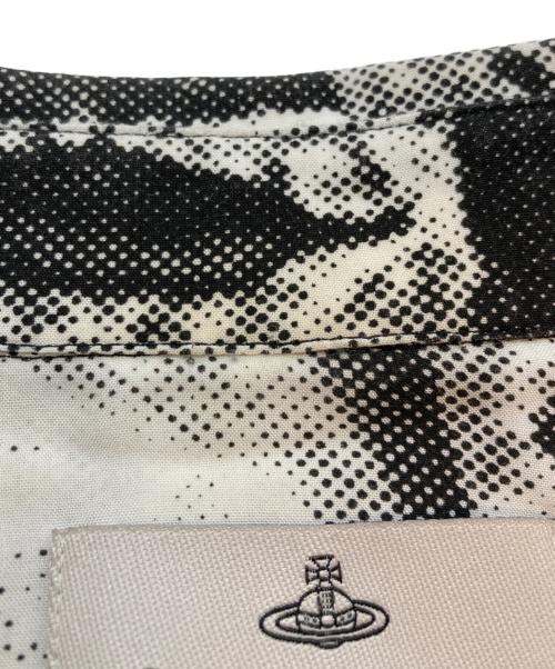 Vivienne Westwood（ヴィヴィアンウエストウッド）Vivienne Westwood (ヴィヴィアンウエストウッド) 17AW オーブロゴ刺繍 パペットシャツ ブラック×ホワイト サイズ:SIZE 48の古着・服飾アイテム