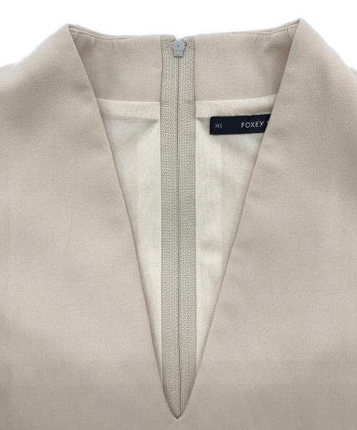 FOXEY（フォクシー）FOXEY (フォクシー) ノースリーブワンピース ベージュ サイズ:38の古着・服飾アイテム