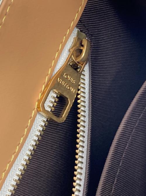LOUIS VUITTON（ルイ ヴィトン）LOUIS VUITTON (ルイ ヴィトン) サックプラ アイボリーの古着・服飾アイテム