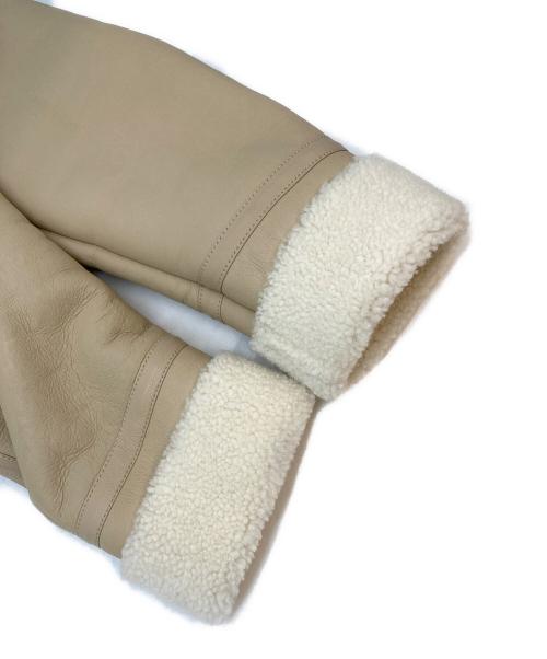 EMMETI（エンメティ）EMMETI (エンメティ) ORWELL ムートンB-3フライトジャケット ベージュ サイズ:SIZE 42の古着・服飾アイテム