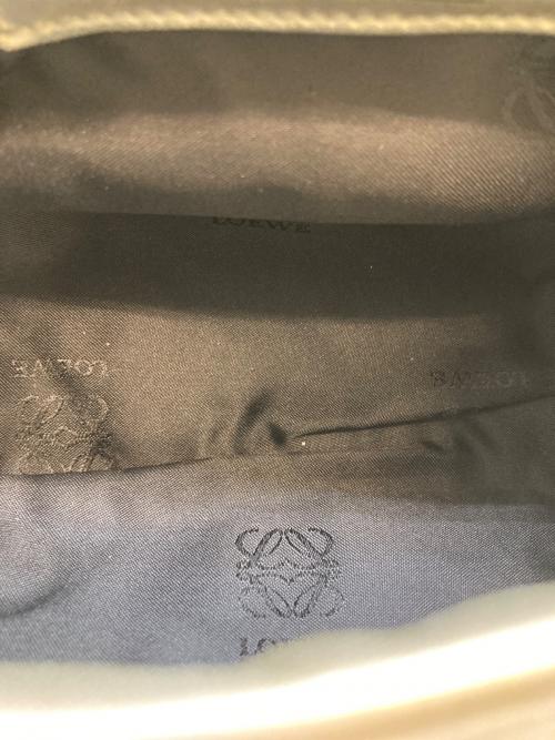 LOEWE（ロエベ）LOEWE (ロエベ) フリンジショルダーバッグ シルバーの古着・服飾アイテム