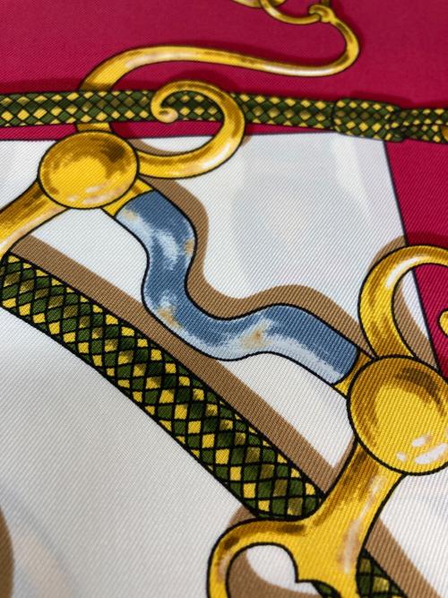 HERMES（エルメス）HERMES (エルメス) カレ90 Festival（フェスティバル／祭典） レッド×ホワイトの古着・服飾アイテム