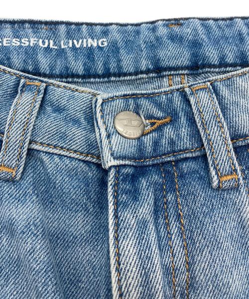 DIESEL（ディーゼル）DIESEL (ディーゼル) D-AKII フレアデニムパンツ ブルー サイズ:SIZE 24の古着・服飾アイテム