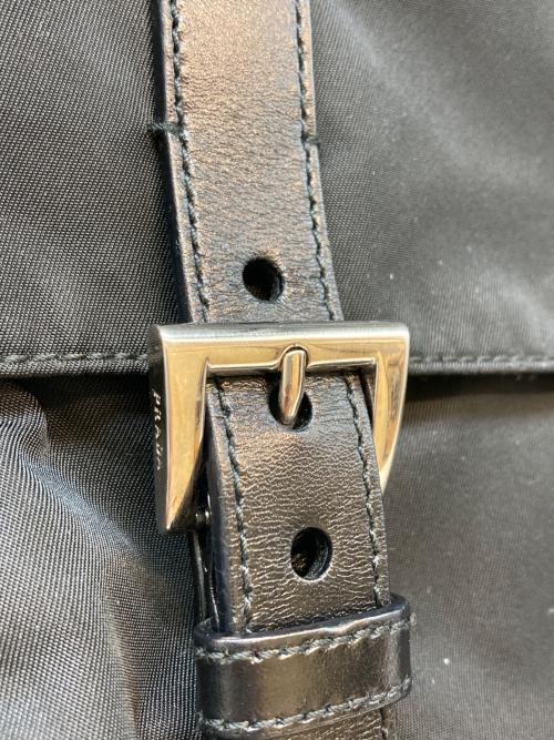 PRADA（プラダ）PRADA (プラダ) ナイロンメッセンジャーバック ブラックの古着・服飾アイテム