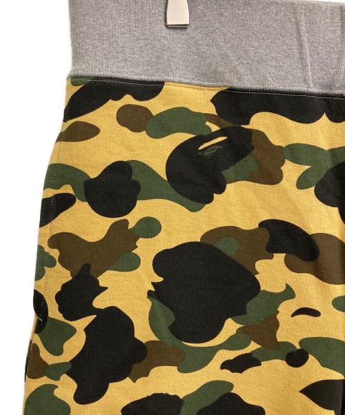 A BATHING APE（アベイシングエイプ）A BATHING APE (アベイシングエイプ) 1ST CAMO BACK SHARK SWEAT SHORT グレー×ベージュ サイズ:2XLの古着・服飾アイテム