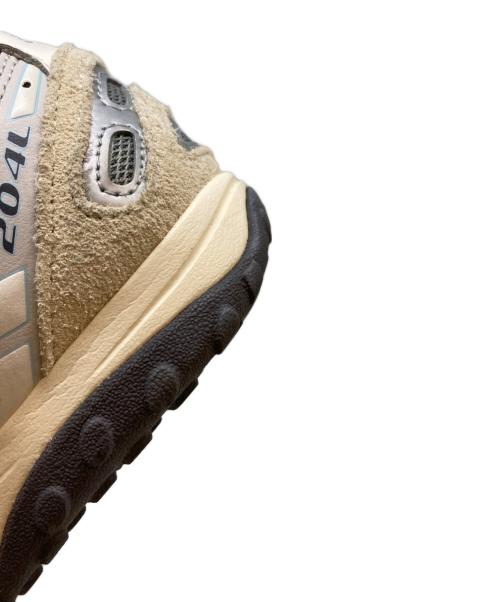 NEW BALANCE（ニューバランス）NEW BALANCE (ニューバランス) ローカットスニーカー グレー×ベージュ サイズ:SIZE 25cmの古着・服飾アイテム