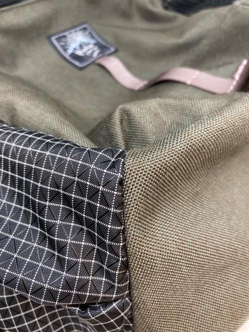 RawLow Mountain works（ロウロウ マウンテンワークス）RawLow Mountain Works (ロウロウ マウンテンワークス) Beetleリュック カーキの古着・服飾アイテム
