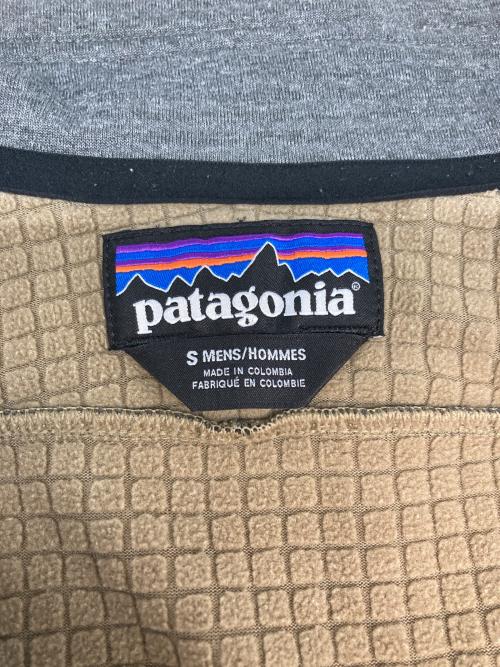 Patagonia（パタゴニア）Patagonia (パタゴニア) Long-Sleeved R1 Field Shirt グレー×ベージュ サイズ:SIZE Sの古着・服飾アイテム