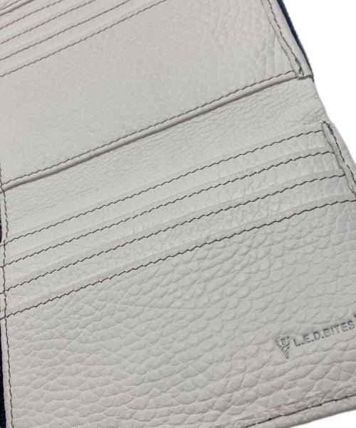 L.E.D.BITES（エルイーディーバイツ）L.E.D.BITES (エルイーディーバイツ) 3つ折り財布 ホワイトの古着・服飾アイテム