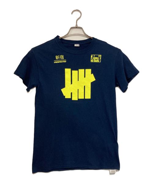 UNDEFEATED（アンディフィーテッド）UNDEFEATED (アンディフィーテッド) プリントTシャツ ネイビー サイズ:Ｓの古着・服飾アイテム