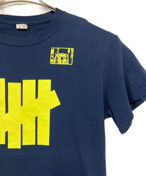 UNDEFEATED（アンディフィーテッド）UNDEFEATED (アンディフィーテッド) プリントTシャツ ネイビー サイズ:Ｓの古着・服飾アイテム
