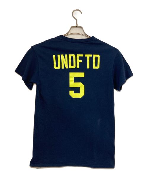 UNDEFEATED（アンディフィーテッド）UNDEFEATED (アンディフィーテッド) プリントTシャツ ネイビー サイズ:Ｓの古着・服飾アイテム