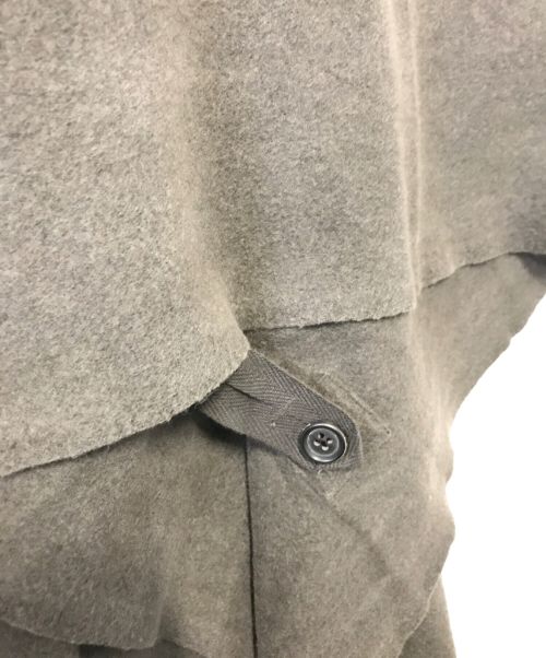 ISSEY MIYAKE（イッセイミヤケ）ISSEY MIYAKE (イッセイミヤケ) ポンチョコート グレー サイズ:　の古着・服飾アイテム