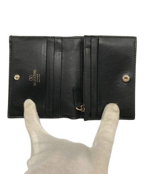VALENTINO GARAVANI（ヴァレンティノ・ガラヴァーニ）VALENTINO GARAVANI (ヴァレンティノ・ガラヴァーニ) 2つ折り財布 ブラックの古着・服飾アイテム