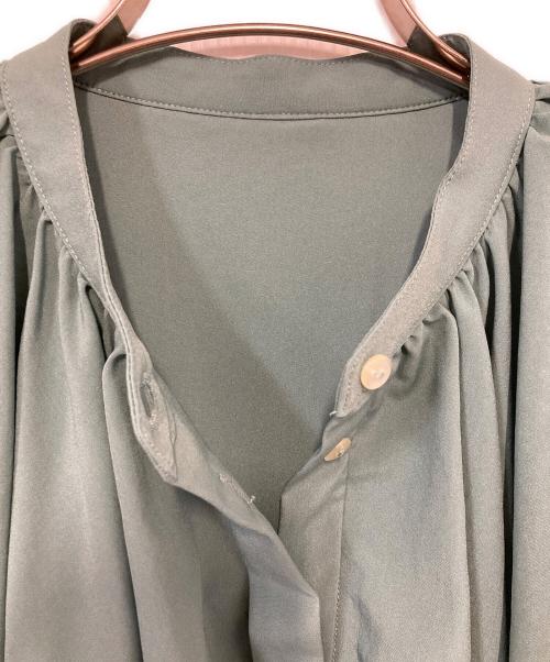 green label relaxing（グリーンレーベルリラクシング）green label relaxing (グリーンレーベルリラクシング) ラッフルブラウス グリーン サイズ:記載なしの古着・服飾アイテム