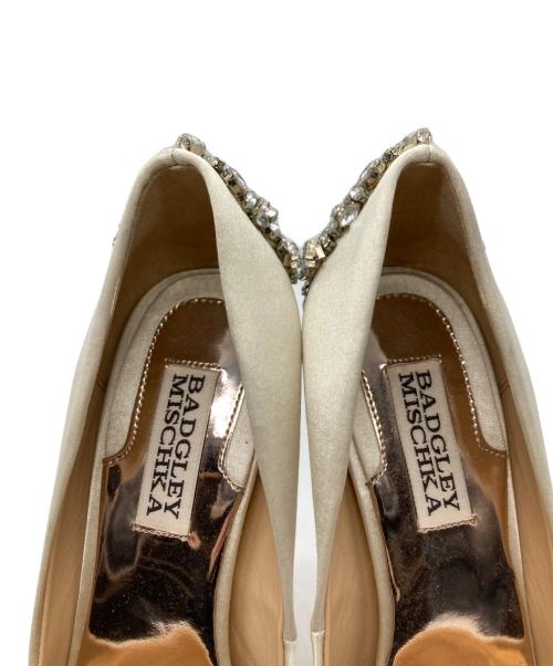 badgley mischka（バッジェリーミシュカ）badgley mischka (バッジェリーミシュカ) バックビジューハイヒールパンプス ベージュ サイズ:7Ｍの古着・服飾アイテム