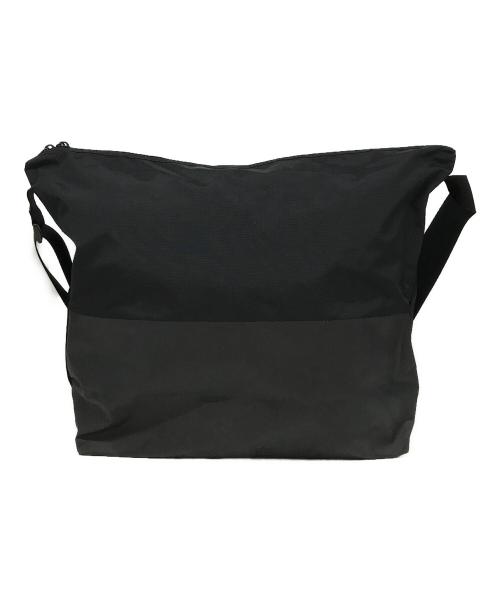 FRED PERRY（フレッドペリー）FRED PERRY (フレッドペリー) ロゴプリントショルダーバッグ ブラックの古着・服飾アイテム