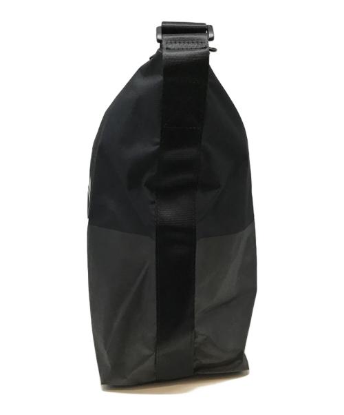 FRED PERRY（フレッドペリー）FRED PERRY (フレッドペリー) ロゴプリントショルダーバッグ ブラックの古着・服飾アイテム