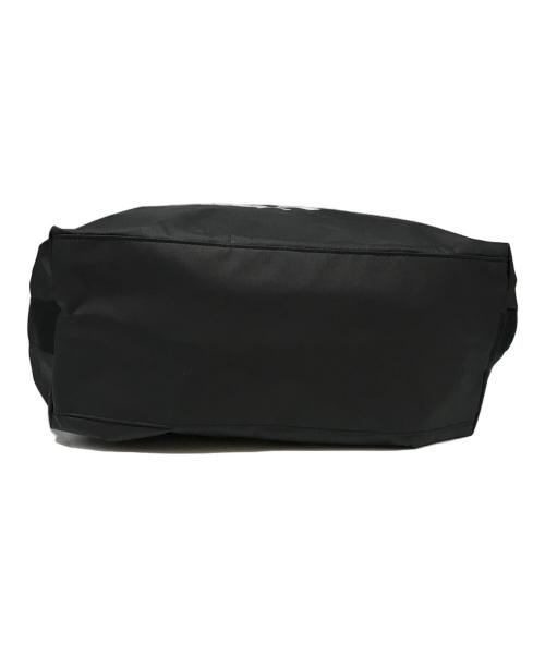 FRED PERRY（フレッドペリー）FRED PERRY (フレッドペリー) ロゴプリントショルダーバッグ ブラックの古着・服飾アイテム