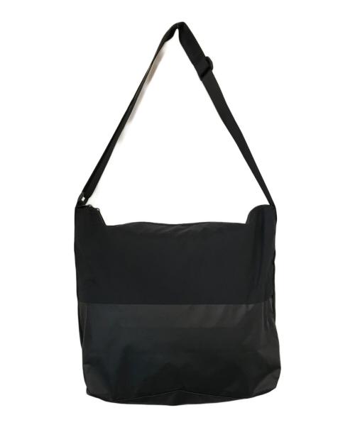 FRED PERRY（フレッドペリー）FRED PERRY (フレッドペリー) ロゴプリントショルダーバッグ ブラックの古着・服飾アイテム