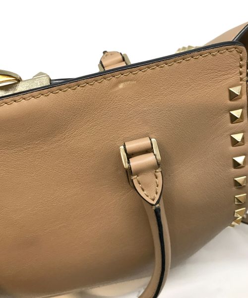 VALENTINO GARAVANI（ヴァレンティノ・ガラヴァーニ）VALENTINO GARAVANI (ヴァレンティノ・ガラヴァーニ) ロックスタッズ2wayバッグ ベージュの古着・服飾アイテム