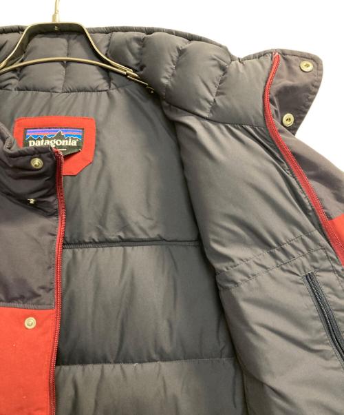 Patagonia（パタゴニア）Patagonia (パタゴニア) ダウンジャケット レッド×ネイビー サイズ:Mの古着・服飾アイテム