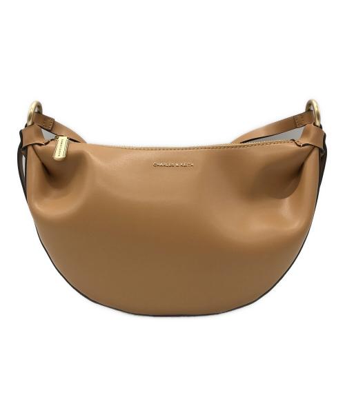 CHARLES & KEITH（チャールズアンドキース）CHARLES & KEITH (チャールズ＆キース) Caia / カイアカーブショルダーバッグ ベージュの古着・服飾アイテム