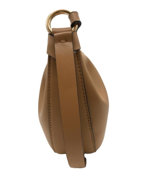 CHARLES & KEITH（チャールズアンドキース）CHARLES & KEITH (チャールズ＆キース) Caia / カイアカーブショルダーバッグ ベージュの古着・服飾アイテム