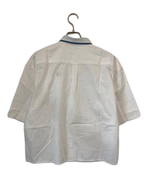 FRED PERRY（フレッドペリー）FRED PERRY (フレッドペリー) 半袖ワンポイントシャツ ホワイト×ブルー サイズ:36の古着・服飾アイテム