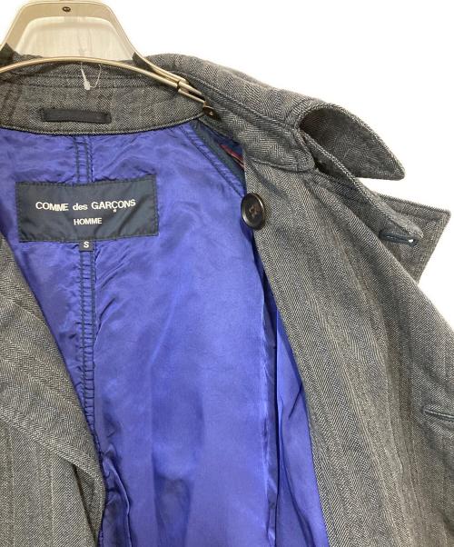 COMME des GARCONS HOMME（コムデギャルソン オム）COMME des GARCONS HOMME (コムデギャルソン オム) 04AW トレンチコート グレー×ブルー サイズ:Ｓの古着・服飾アイテム