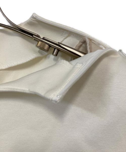 HYEON（ヘヨン）hyeon (ヘヨン) shoul tee / バックオープンカットソー アイボリー サイズ:FREEの古着・服飾アイテム