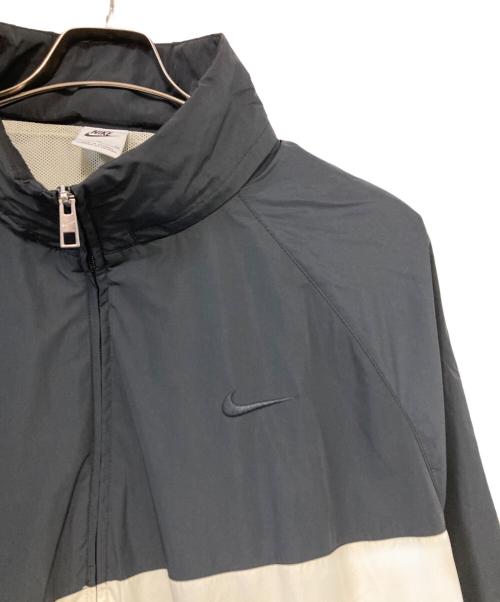 NIKE（ナイキ）NIKE (ナイキ) AS M NK SWOOSH WVN JKT ブラック×アイボリー サイズ:ＸＬの古着・服飾アイテム