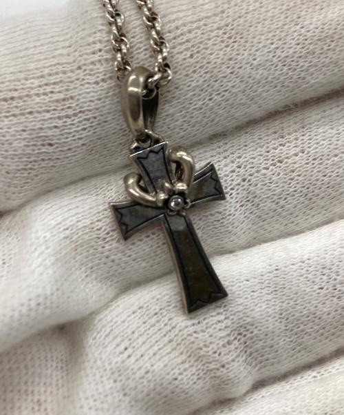 JUSTIN DAVIS（ジャスティンデイビス）JUSTIN DAVIS (ジャスティンデイビス) ユリモチーフストーン付クロストップネックレス シルバーの古着・服飾アイテム