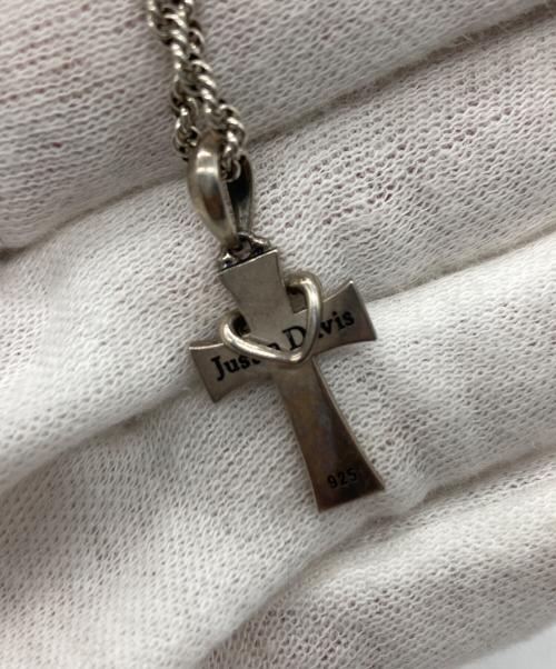 JUSTIN DAVIS（ジャスティンデイビス）JUSTIN DAVIS (ジャスティンデイビス) ユリモチーフストーン付クロストップネックレス シルバーの古着・服飾アイテム