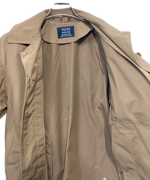 TAION（タイオン）TAION (タイオン) ダウンライナー付ステンカラーコート カーキ サイズ:XLの古着・服飾アイテム