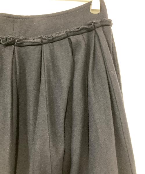 COMME des GARCONS（コムデギャルソン）COMME des GARCONS (コムデギャルソン) ウールタックフレアボリュームスカート ネイビー サイズ:Ｓの古着・服飾アイテム