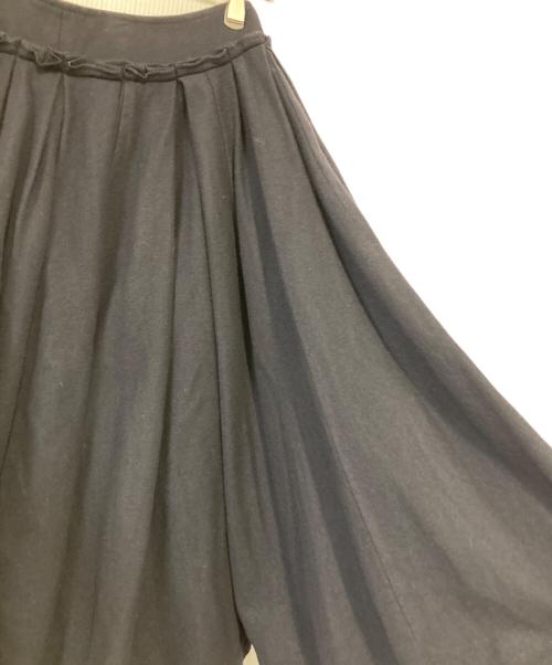 COMME des GARCONS（コムデギャルソン）COMME des GARCONS (コムデギャルソン) ウールタックフレアボリュームスカート ネイビー サイズ:Ｓの古着・服飾アイテム