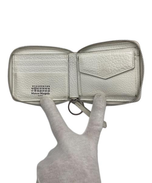 Maison Margiela 11（メゾンマルジェラ 11）Maison Margiela 11 (メゾンマルジェラ) 2つ折り財布 / ラウンドファスナーコンパクトウォレット ホワイトの古着・服飾アイテム