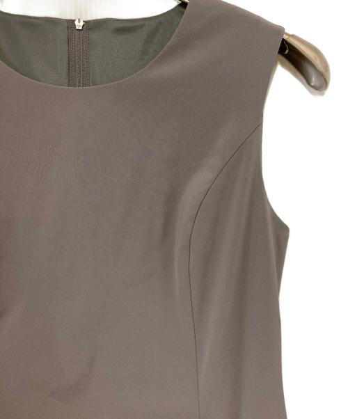 FOXEY NEWYORK（フォクシーニューヨーク）FOXEY NEWYORK (フォクシーニューヨーク) ノースリーブワンピース グレー サイズ:38の古着・服飾アイテム