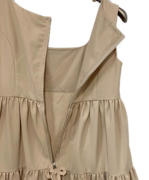 FOXEY NEWYORK（フォクシーニューヨーク）FOXEY NEWYORK (フォクシーニューヨーク) エンパイアノースリーブワンピース ベージュ サイズ:38の古着・服飾アイテム