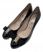 Salvatore Ferragamoサルヴァトーレ フェラガモ）の古着「ヴァラリボンエナメルパンプス」｜ブラック
