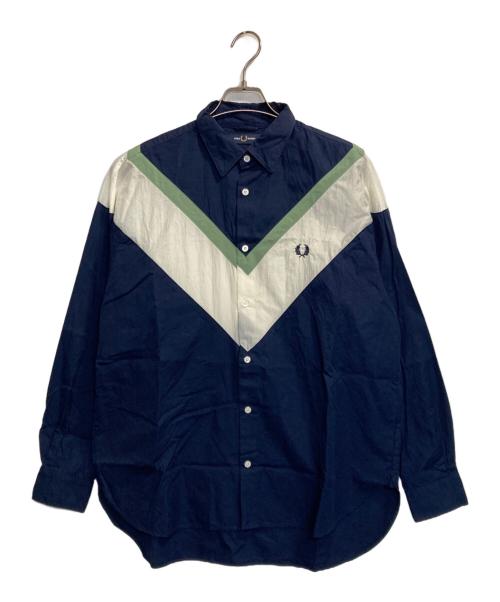 FRED PERRY（フレッドペリー）FRED PERRY (フレッドペリー) PANELLED V SHIRT / 切替シャツ ネイビー サイズ:Mの古着・服飾アイテム