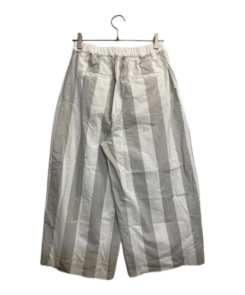 journal standard luxe（ジャーナルスタンダード ラックス）JOURNAL STANDARD LUXE (ジャーナルスタンダード ラックス) ストライプバフ タックイージーパンツ グレー×ホワイト サイズ:Fの古着・服飾アイテム