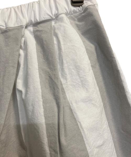 journal standard luxe（ジャーナルスタンダード ラックス）JOURNAL STANDARD LUXE (ジャーナルスタンダード ラックス) ストライプバフ タックイージーパンツ グレー×ホワイト サイズ:Fの古着・服飾アイテム