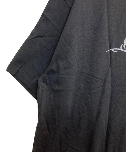 BLACK FLYS（ブラックフライズ）BLACK FLYS (ブラックフライズ) ロゴTシャツ ブラック サイズ:XLの古着・服飾アイテム