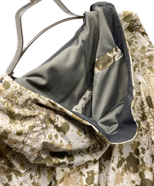 and wander（アンドワンダー）and wander (アンドワンダー) ラッセルプリントジャケット アイボリー×カーキ サイズ:3の古着・服飾アイテム