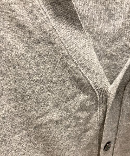 PLAY COMME des GARCONS（プレイコムデギャルソン）PLAY COMME des GARCONS (プレイコムデギャルソン) ハートワッペンカーディガン グレー サイズ:Sの古着・服飾アイテム