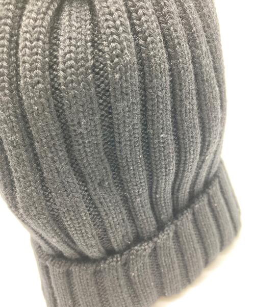 MONCLER（モンクレール）MONCLER (モンクレール) ミニワッペンフォックスファーポンポンニットキャップ ブラックの古着・服飾アイテム