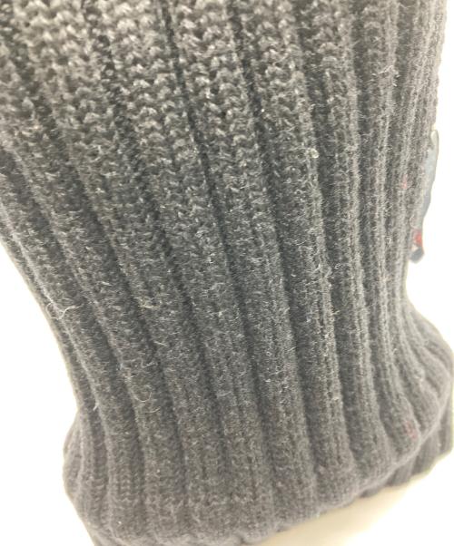 MONCLER（モンクレール）MONCLER (モンクレール) ミニワッペンフォックスファーポンポンニットキャップ ブラックの古着・服飾アイテム