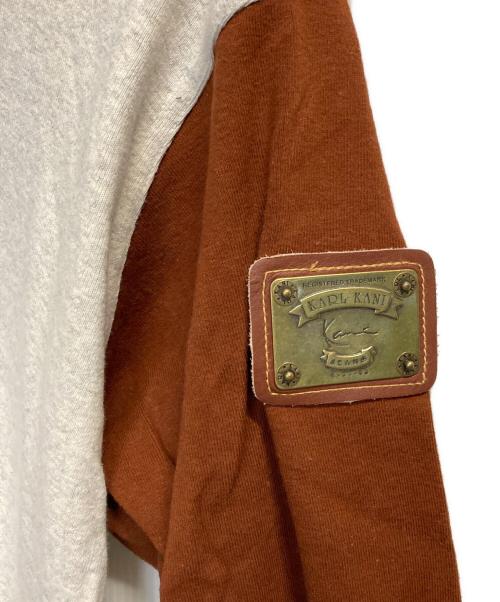 KARL KANI（カールカナイ）KARL KANI (カールカナイ) ロゴプレート長袖カットソー ロンT グレー×ブラウン サイズ:LLの古着・服飾アイテム